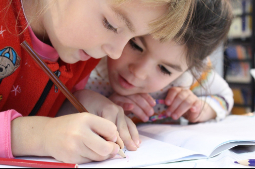 Kinder beim Lernen